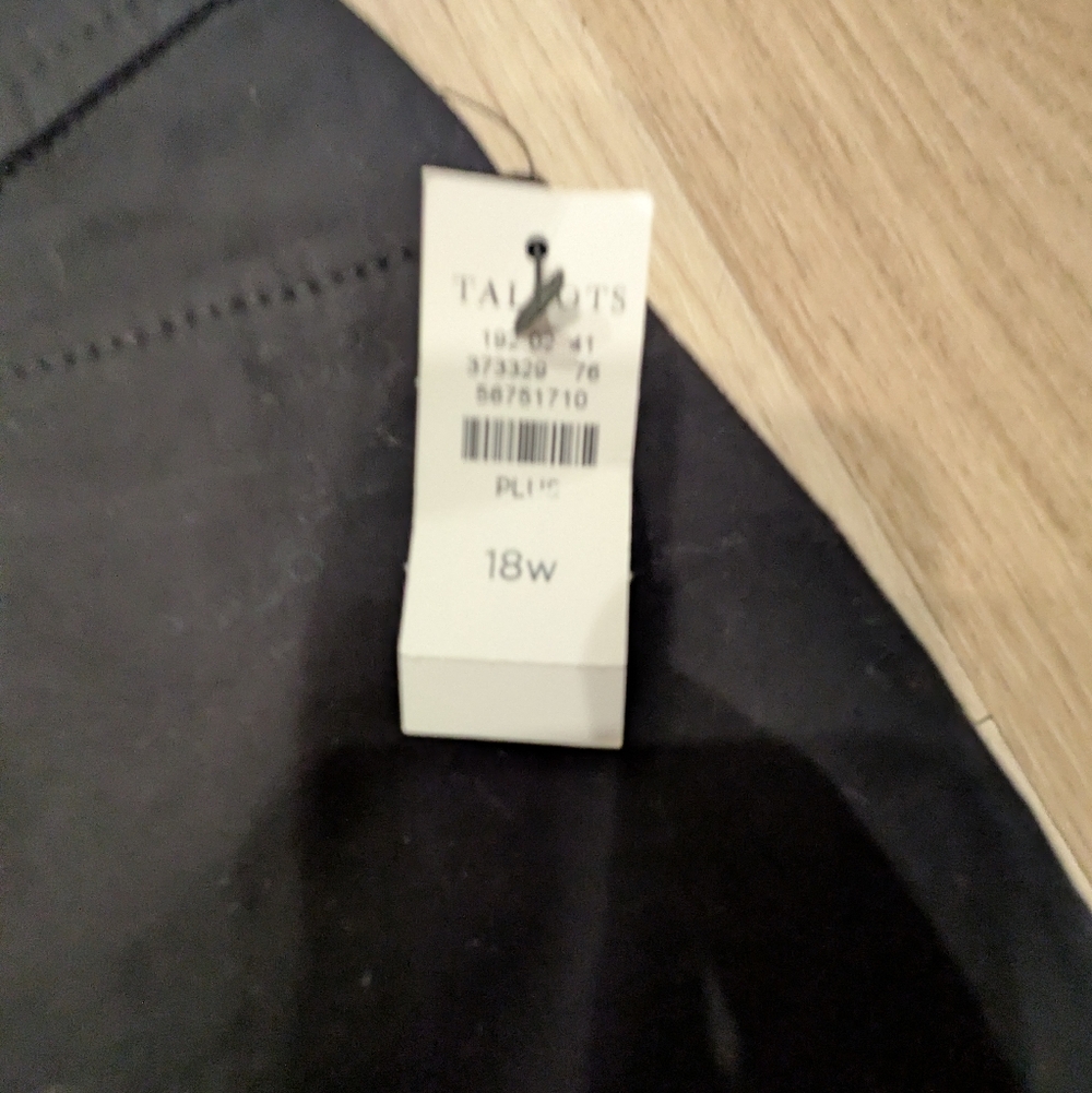 Talbots NWT Black Perfect Shorts 9" 18W - Picture 7 of 9